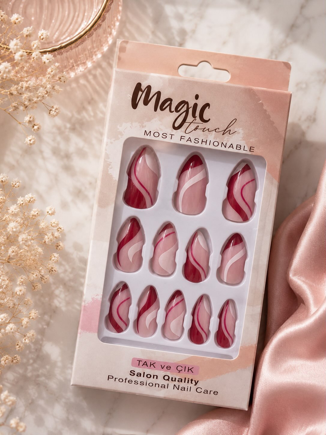Pembe mermer desenli 'Magic Touch' takma tırnak seti