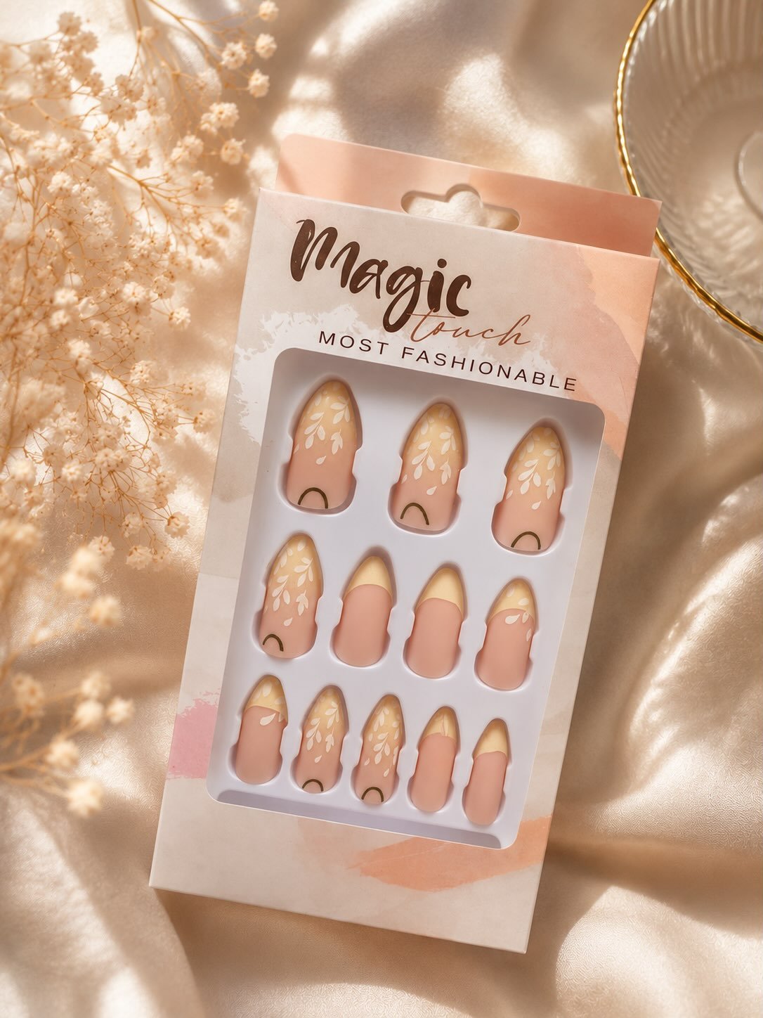 Nude-pembe tonlarda 'Magic Touch' takma tırnak seti