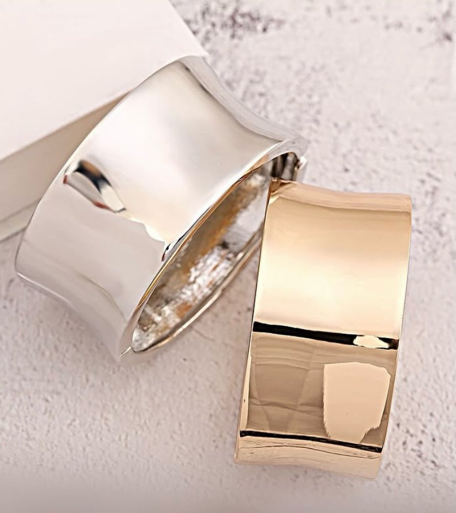Parlak gold ve gümüş renkli, geniş düz manşet bileklik